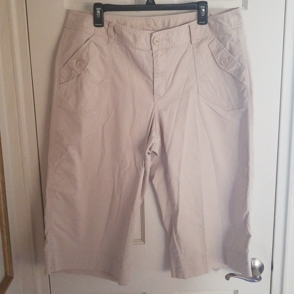 EUC Khaki Capris Size 18